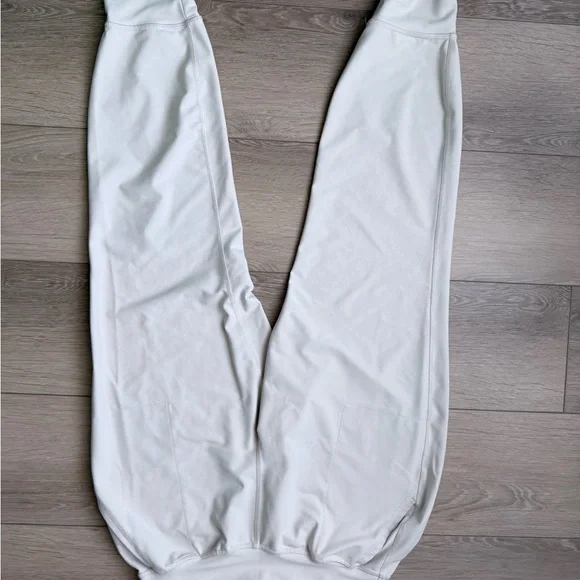 Old Navy Women's Cream Leggings - Picture 2 of 4